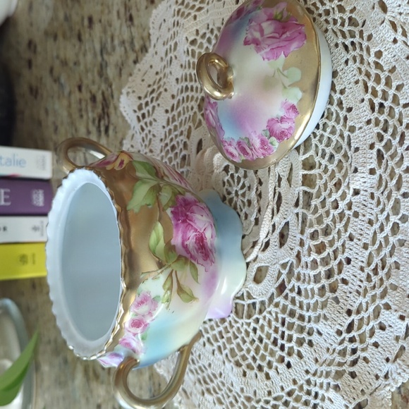 Lovely Vintage Gold & Floral Sugar Bowl with Lid & Creamer - Picture 6 of 12